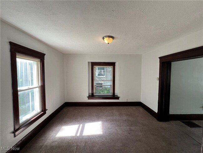 Building Photo - 2286 6th St SW