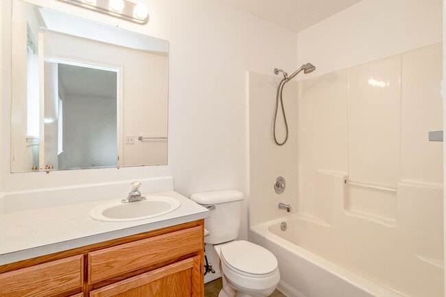 Building Photo - Modern Comfort in Silver Lake | 3-Bed, 2.5-Bath Home