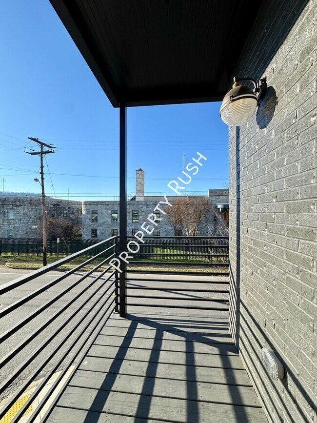 Building Photo - 1865 Zeta Way