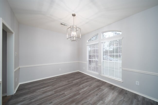 Building Photo - 3627 Midland Dr