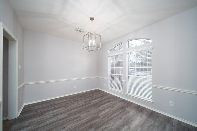 Building Photo - 3627 Midland Dr