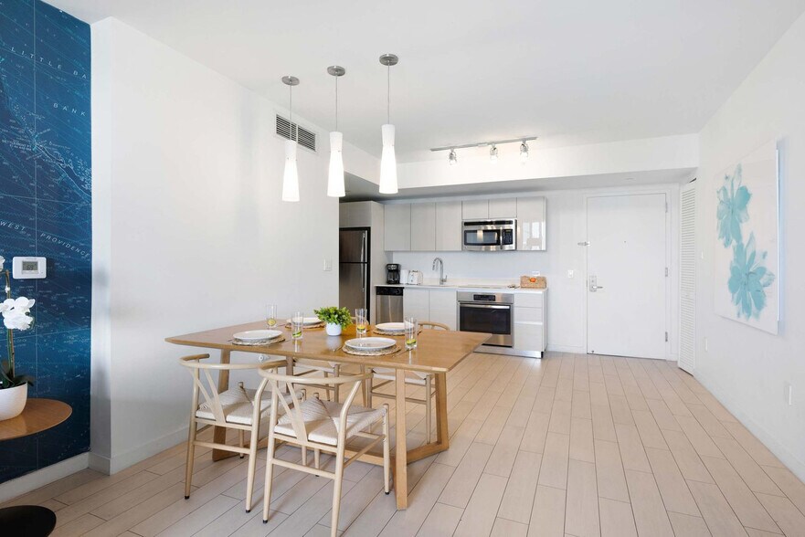 Building Photo - 2602 E Hallandale Beach Blvd