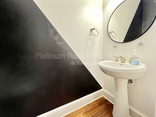 Building Photo - 6425 Bennington Bluff Ct