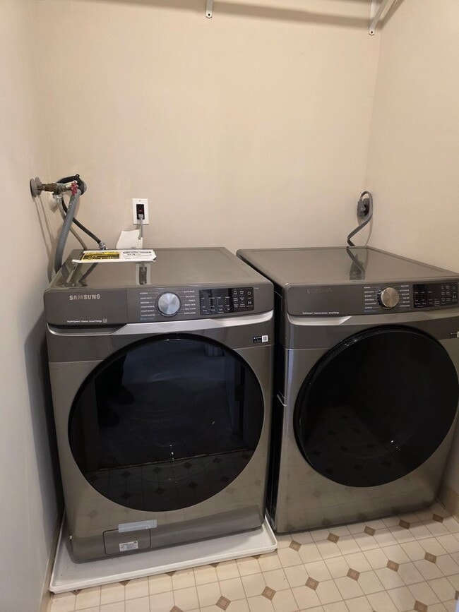 Building Photo - Green Valley Community off Kirkwood Highway