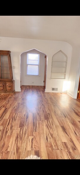 Building Photo - 5844 N Marmora Ave