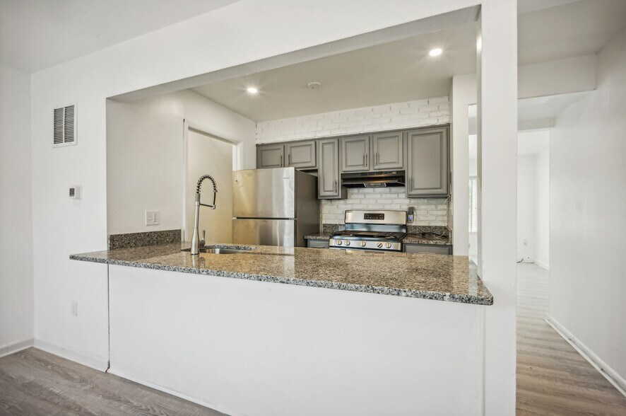 Building Photo - 3019 Sunset Ln