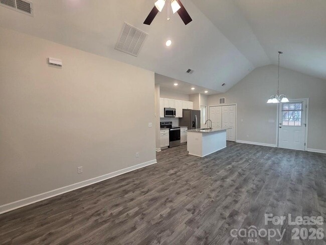 Building Photo - 215 Division Ave