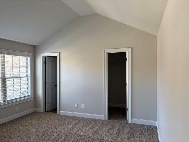 Building Photo - 410 Live Oak Pass