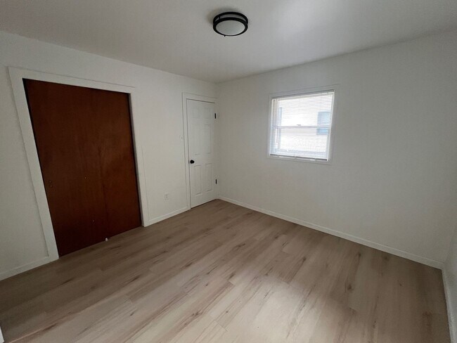 Building Photo - Beautiful 2 Bed/2 Bathroom Home located in...