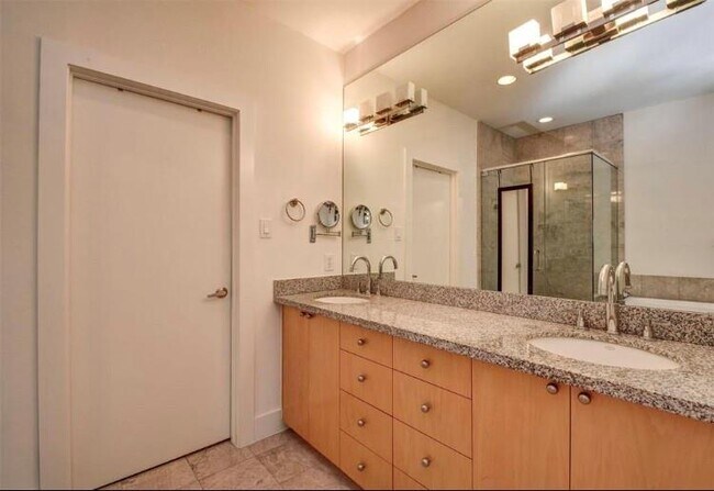 Building Photo - 4707 Caroline St