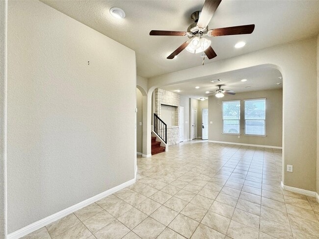 Building Photo - 407 Katmai Cir