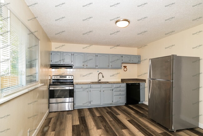 Building Photo - 1955 Hungerford Dr