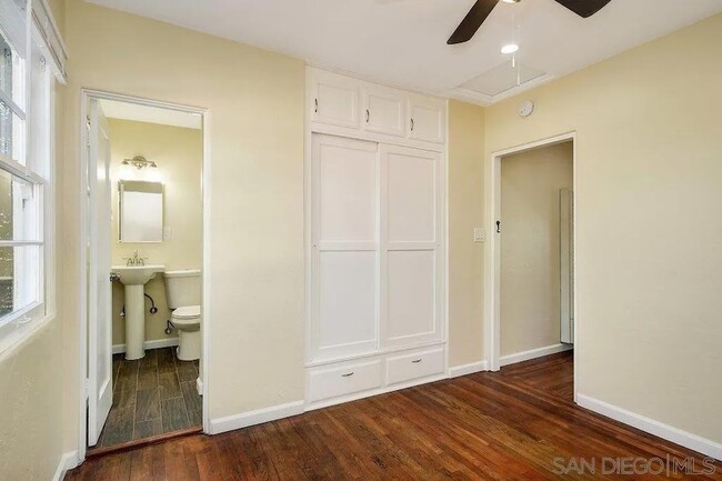 Building Photo - 4417 Van Dyke Ave