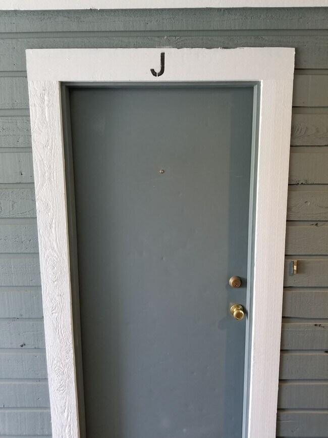 Building Photo - Spacious 4bd/2ba Apartment at Hunters Ridge Condominium