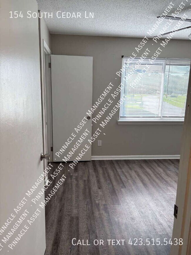 Building Photo - 154 S Cedar Ln