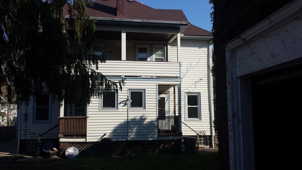 Back of House - 2656 Hampshire Road