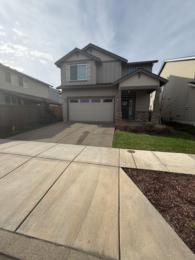 Building Photo - Must See Large Home in HOA Neighborhood!