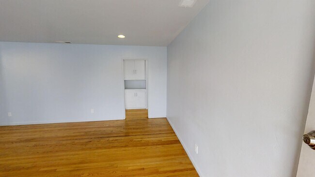 Building Photo - 6118 Pembroke Dr