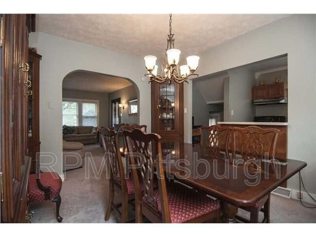 Building Photo - 105 N Meadowcroft Ave