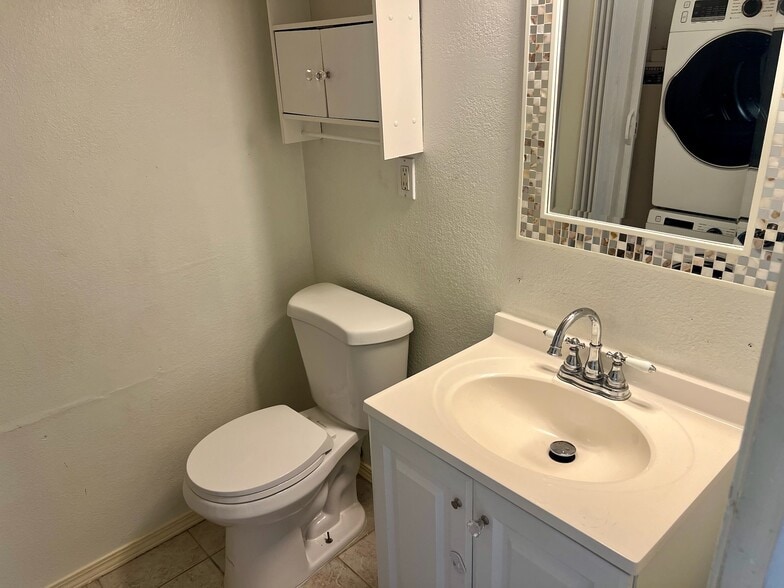 Bathroom 1 - 8019 Calle Fanita