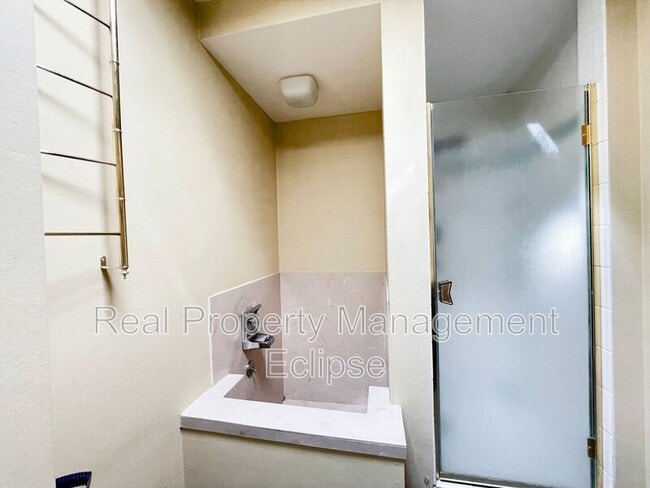 Building Photo - 11105 SE 59th St