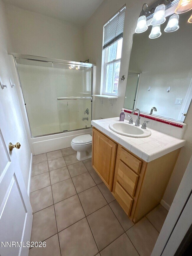 Building Photo - 3084 10 Mile Dr