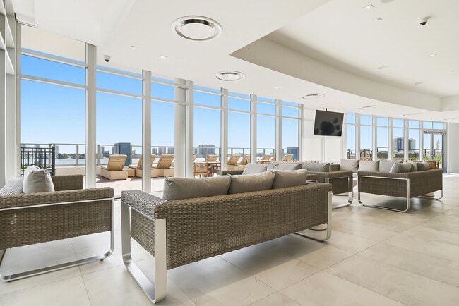 Building Photo - 220 Lake Shore Dr