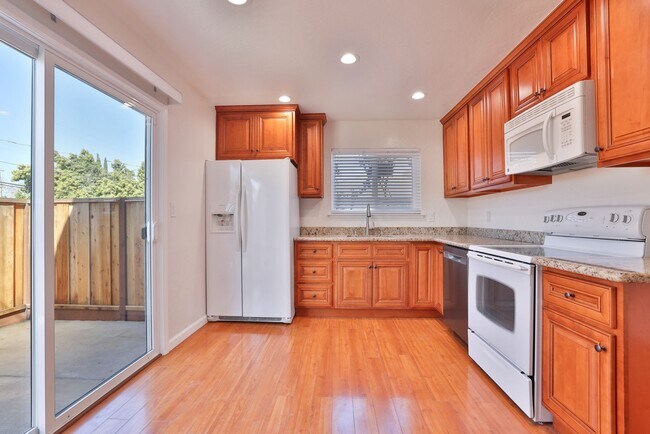 Building Photo - 1329 Essex Way