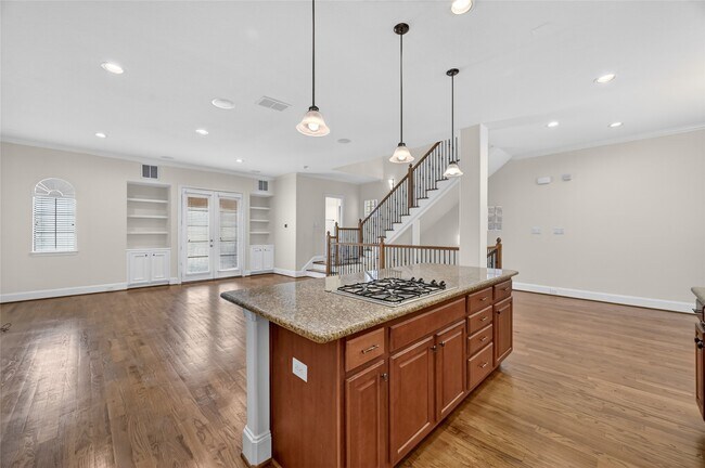 Building Photo - 5305 Lillian St