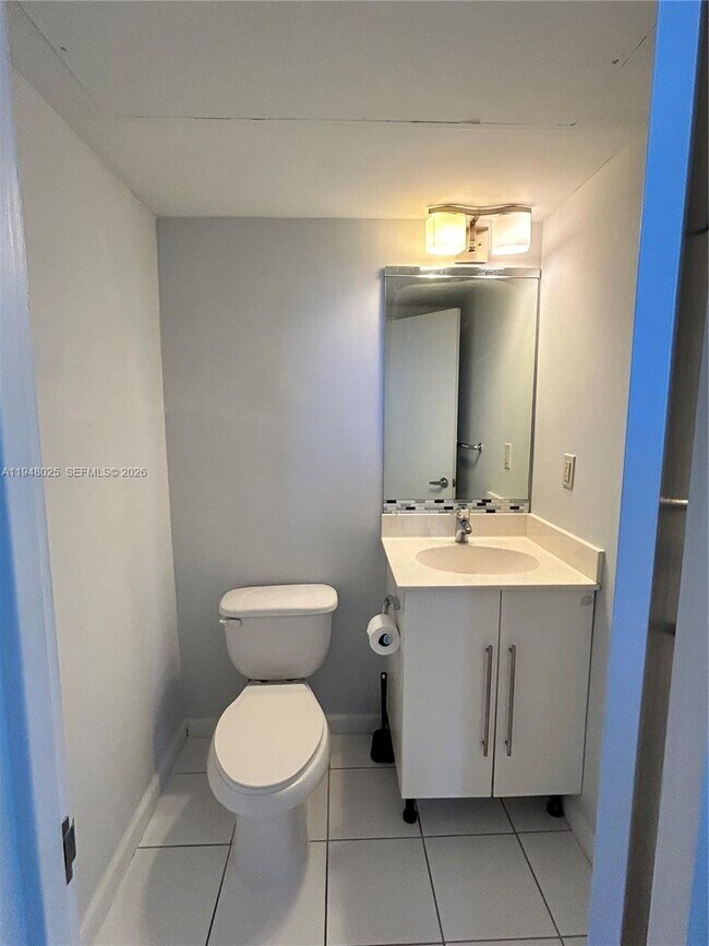 Building Photo - 3000 S Ocean Dr