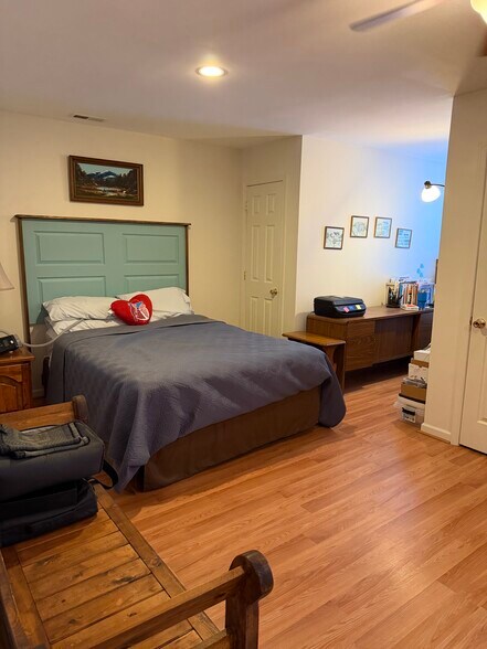 Large Master suite 2 - 1 Osmond Way