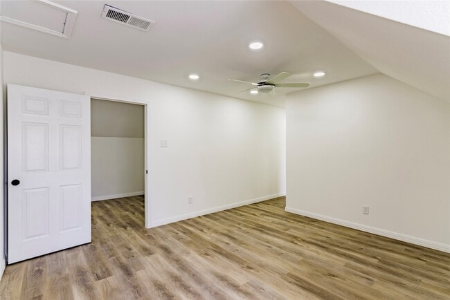 Building Photo - 1306 Lakeside Dr