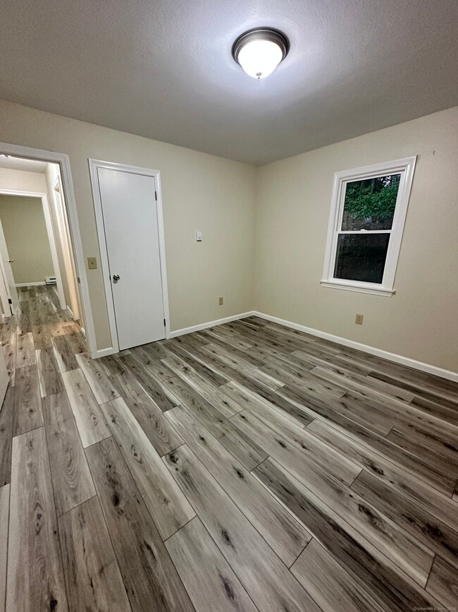 Building Photo - 70 Pond Meadow Rd