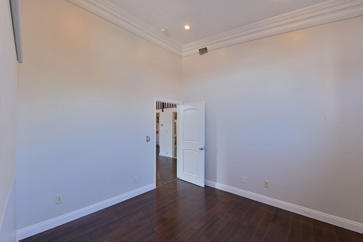 Building Photo - 7929 Blackburn Ave