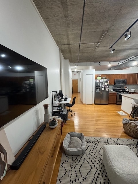 Building Photo - 900 N Kingsbury St