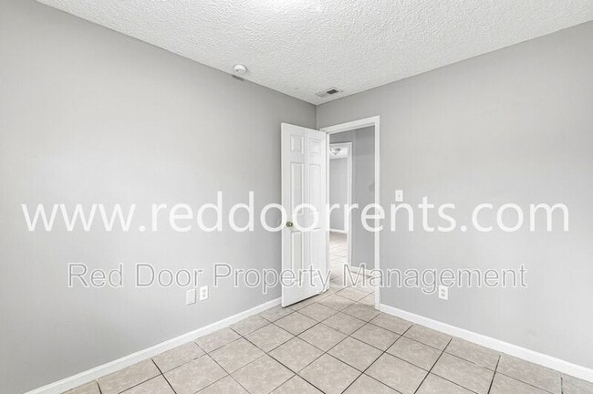 Building Photo - 517 Gibbs St