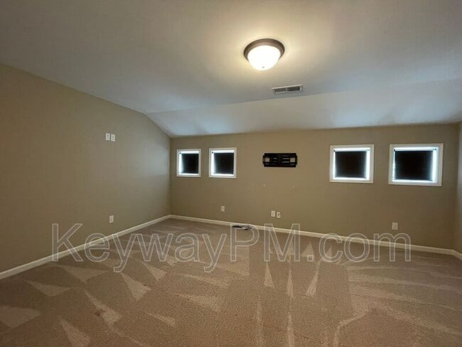 Building Photo - 2322 Sheridan Dr