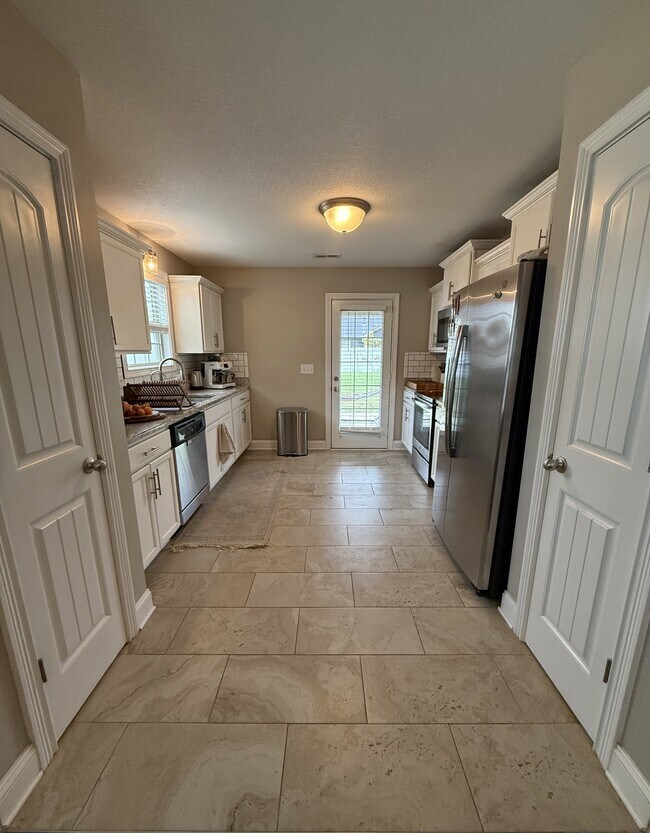 Building Photo - 607 Hollow Crst