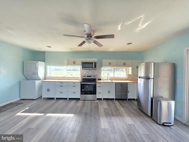 Building Photo - 22931 Steele Dr