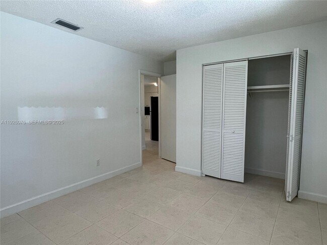 Building Photo - 501 Azalea Ave