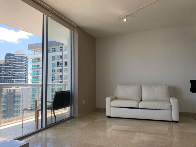 Building Photo - 1060 Brickell Ave