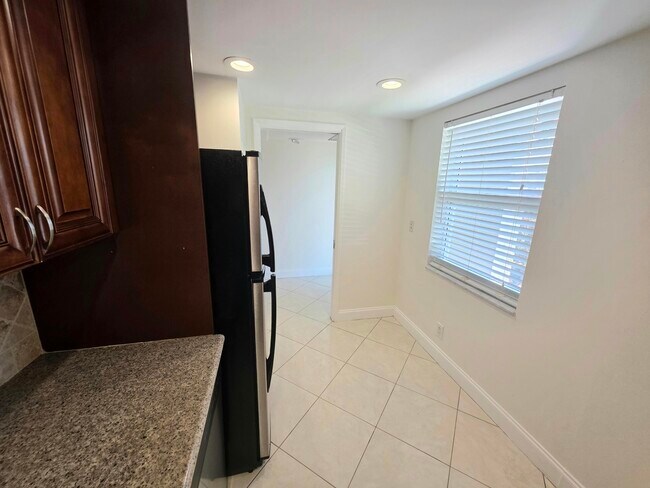 Building Photo - 3100 NE 48th Ct