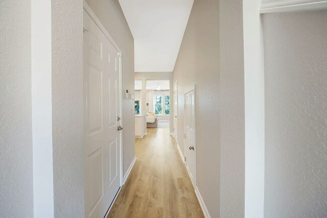 Building Photo - 233 Sand Oak Blvd
