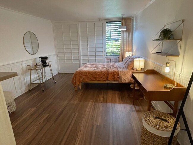 Primary Photo - Furnished Upgraded Makiki Studio - ALL Utilities Included!!