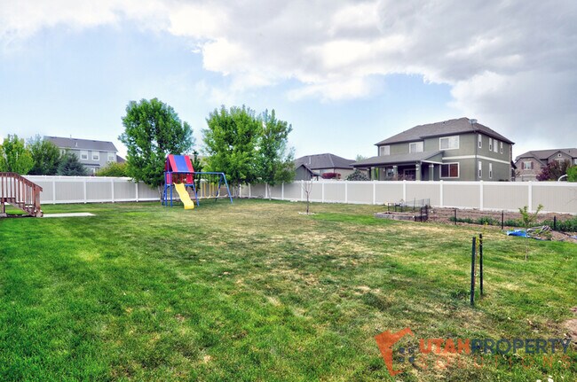Building Photo - 6332 Spray Lake Dr