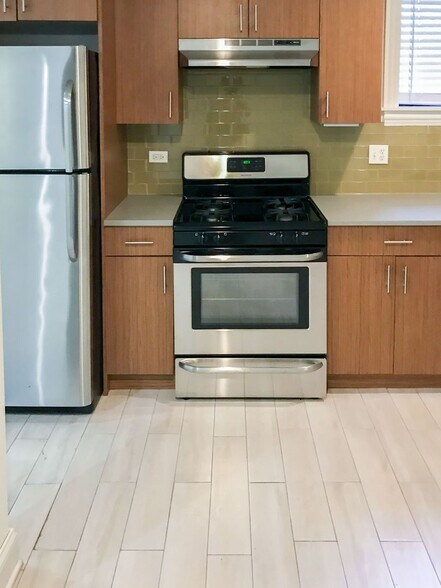 Building Photo - 3706 N Wilton Ave