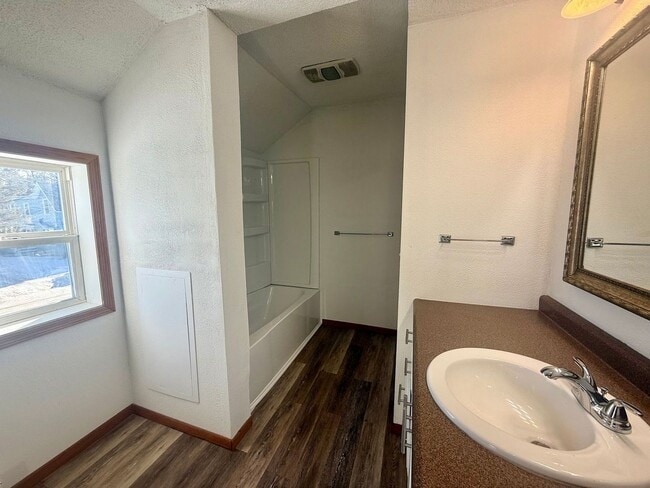 Building Photo - 4 Bed 2 Bath Single Family Home in Antigo