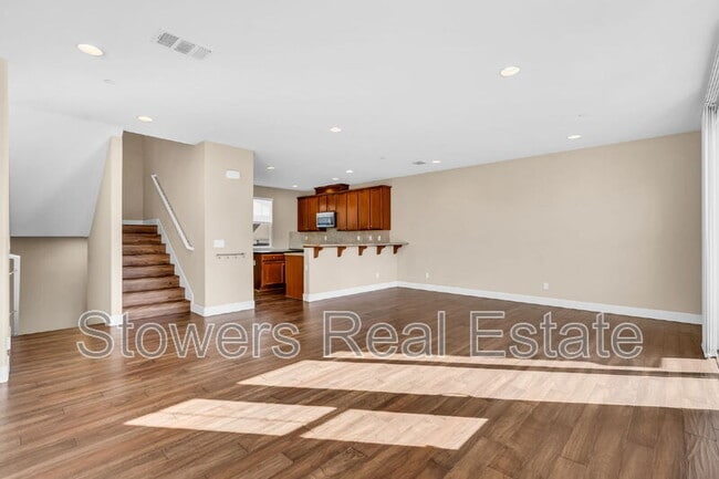 Building Photo - 718 El Paseo Cir