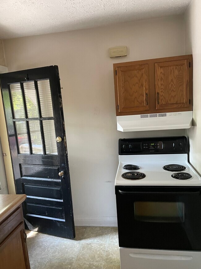 Building Photo - 210 Browns Ln