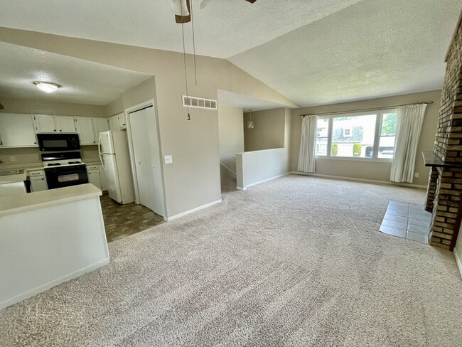 Building Photo - 105 Colony Dr